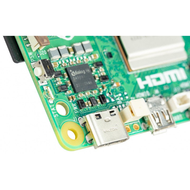 Raspberry Pi 5 4GB RAM - fragment płytki PCB z portem HDMI i komponentami elektronicznymi. Widoczny napis 'HDMI' oraz 'dialog DA9008'.