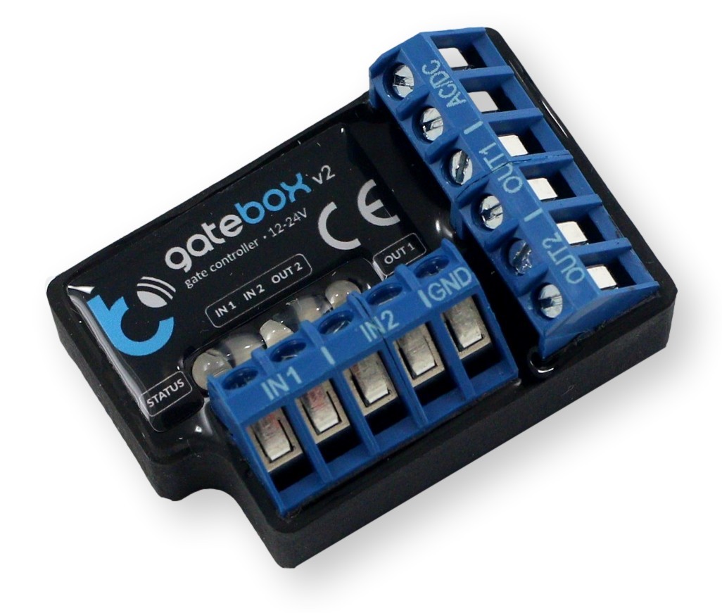 BleBox gateBox v2 – kontroler bramy, czarny prostokątny moduł z terminalami IN1-IN2, OUT1-OUT2, GND. Zasilanie 12-24V.
