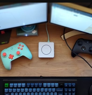 Nintendo Switch kontroler - Home Assistant Home Assistant Voice Preview Edition NC-VK-9727 – kontroler Nintendo Switch do Home Assistanta, dwa monitory i dodatkowy kontroler.