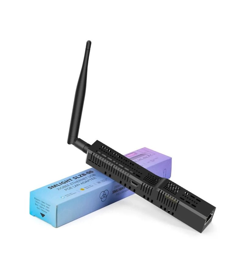 SMLIGHT SLZB-06U Adapter Ethernet USB PoE SMLIGHT SLZB-06U - koordynator Zigbee/Thread PoE LAN USB do Home Assistant, adapter na opakowaniu.