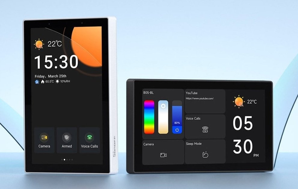 SONOFF NSPanel Pro - Panel Sterowania SONOFF NSPanel Pro – inteligentny panel sterowania WiFi/Bluetooth/ZigBee Matter. Zdjęcie dwóch urządzeń (biały i czarny) z wyświetlanymi funkcjami.