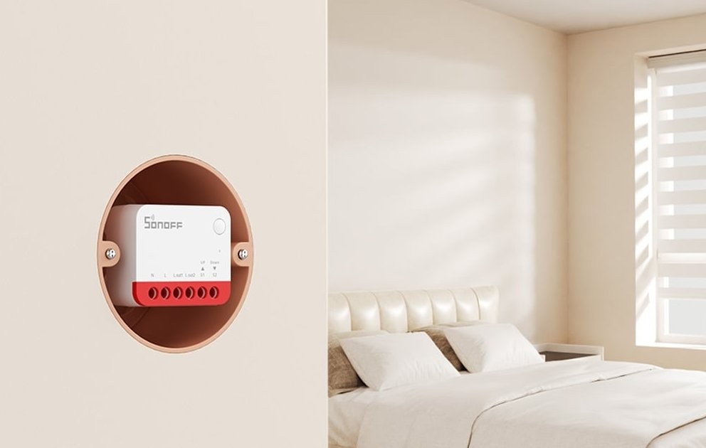 Sonoff MINI-ZBRBS - Inteligentny przełącznik ZigBee SONOFF MINI-ZBRBS – inteligentny przełącznik ZigBee, biało-czerwony, montaż w ścianie, sterowanie oświetleniem.