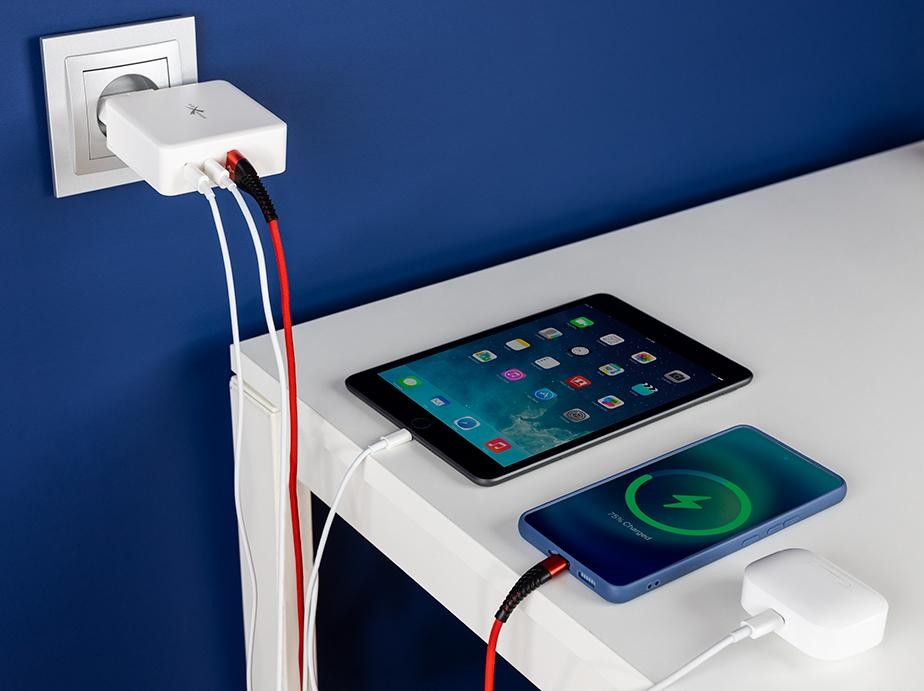 Ładowarka sieciowa 2x USB-C PD + USB-A QC3.0 Ładowarka sieciowa 65W z dwoma portami USB-C PD i jednym portem USB-A QC3.0
