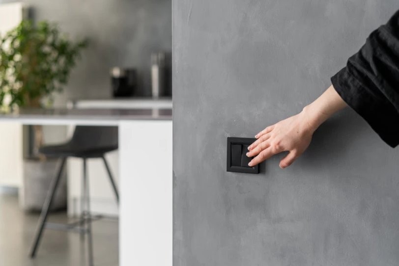 Shelly Pro Dimmer 1PM w akcji Shelly Pro Dimmer 1PM - przełącznik elektryczny do sterowania oświetleniem