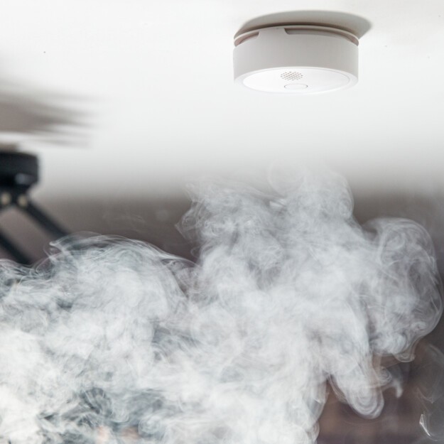 Shelly Plus Smoke Alarm Shelly Plus Smoke Alarm - czujnik dymu reagujący na pojawienie się dymu