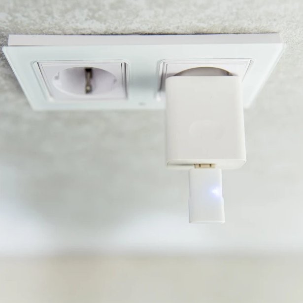 Shelly BLU Gateway - wykładek do gniazda elektrycznego z przyciskiem i diodą LED