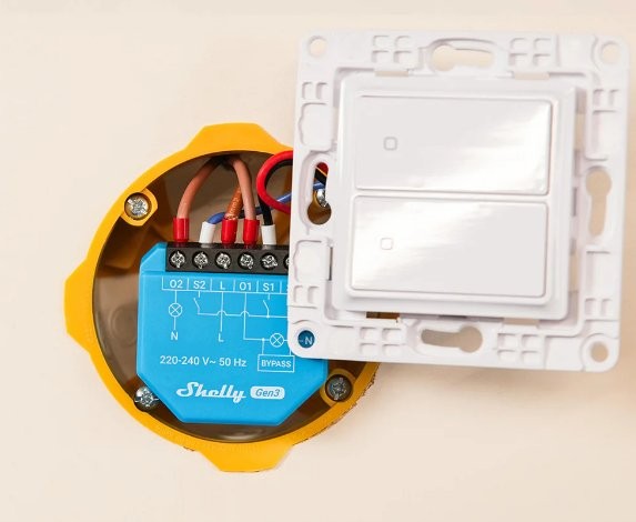 Shelly 2L Gen3 WiFi - dwuprzyciskowy przełącznik elektroniczny w żółtej obudowie