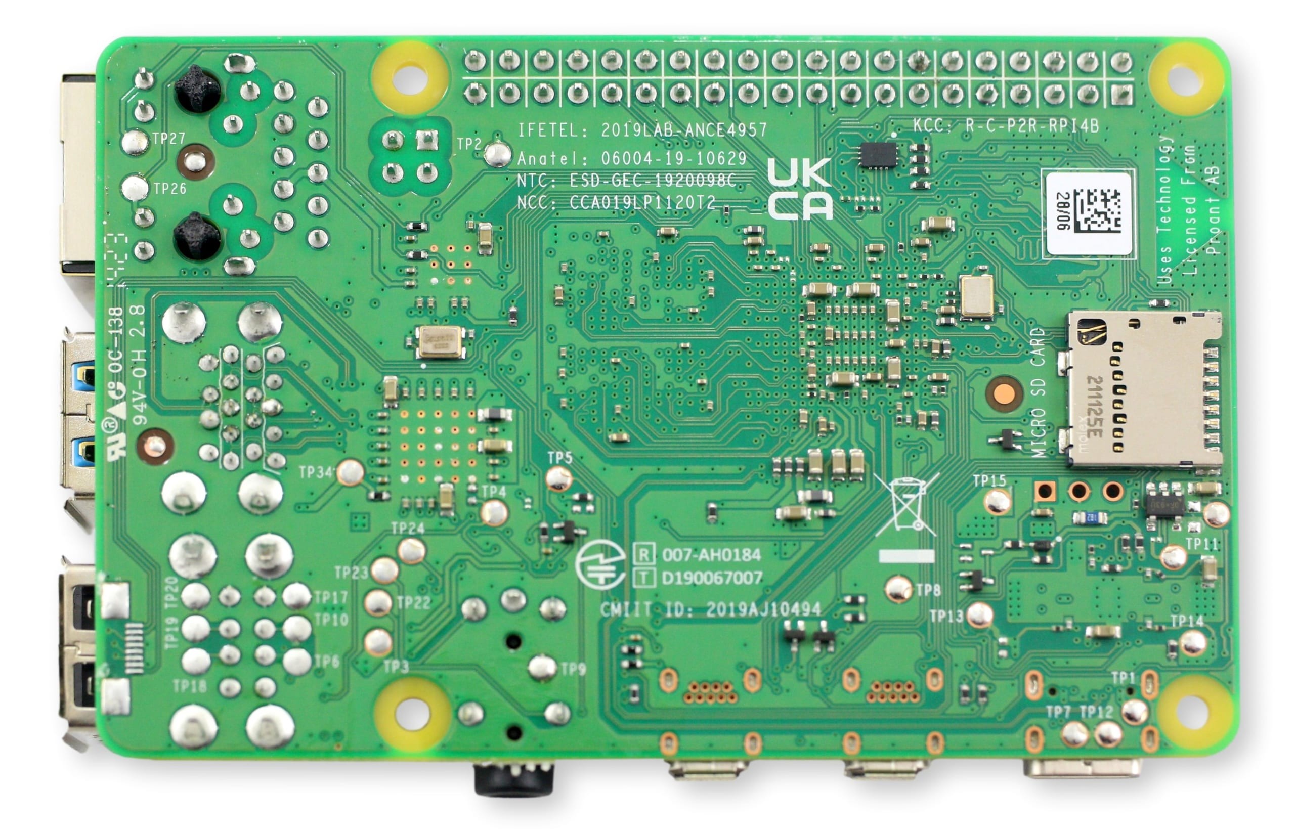 Raspberry Pi 4 Model B - 8GB, widok płyty PCB z portami USB, gniazdami sieciowymi i slotem na kartę microSD