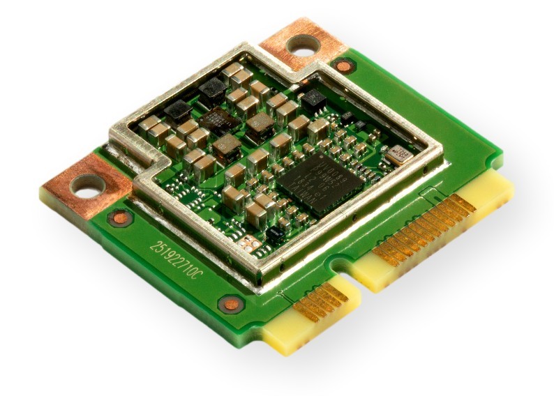 Moduł Google Coral Mini PCIe Accelerator Edge TPU 4 TOPS AI, zielony moduł elektroniczny z układem scalonym i komponentami na płycie PCB