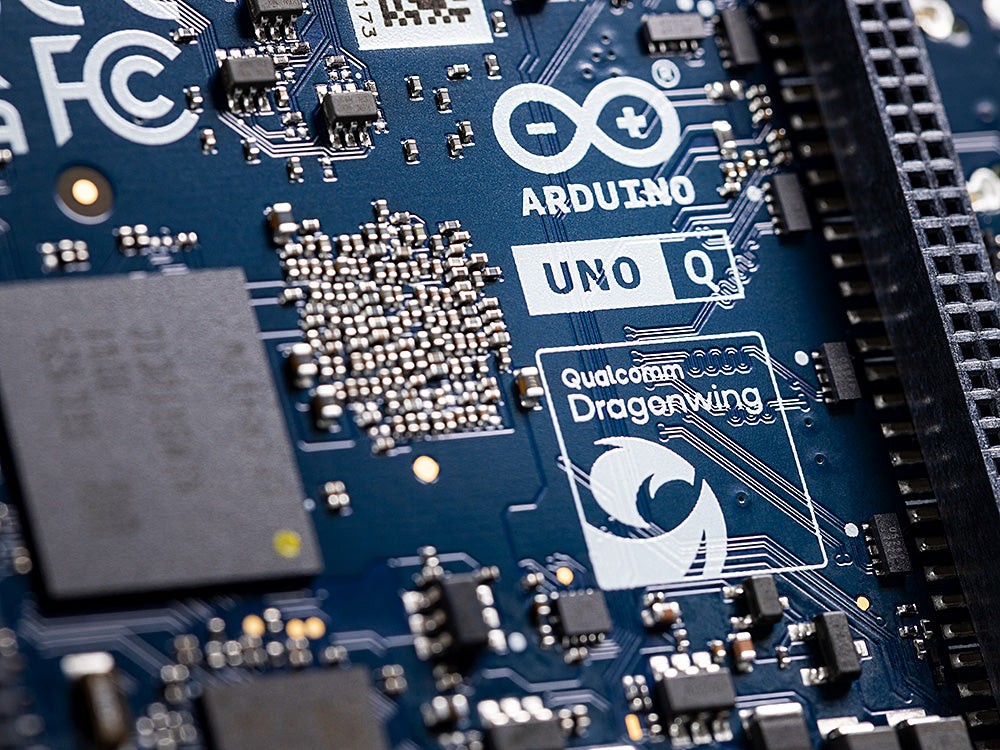 Płyta Arduino UNO Q z układem Qualcomm Dragonwing, hybrydowa płyta rozwojowa dla projektów Edge AI, IoT i automatyki