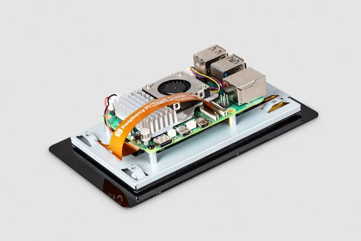 Raspberry Pi Touch Display Kit Zestaw Raspberry Pi Touch Display Kit - płyta główna, ekran dotykowy 7" oraz wentylator z chłodnicą