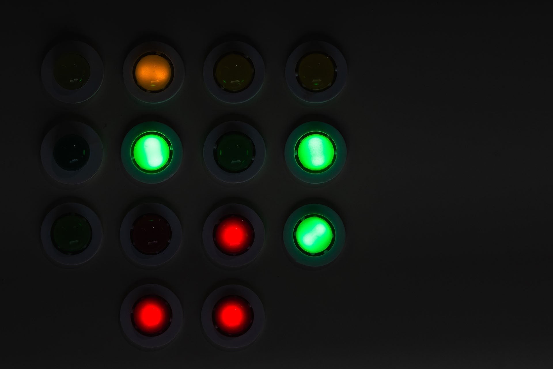 Shelly SSR Add-on The Pill - panel przycisków oświetlających w różnych kolorach