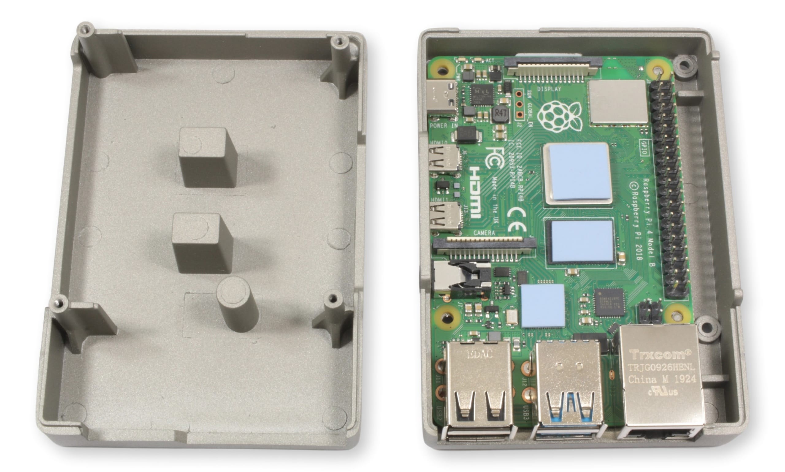 Raspberry Pi 4 Model B w szarej, plastikowej obudowie