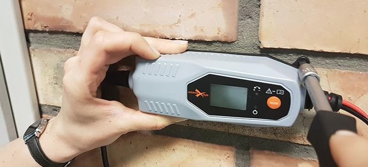 Ładowarka SBC-LI144 Ładowarka do akumulatorów SBC-LI144 - wykrywanie przewodów elektrycznych i rur