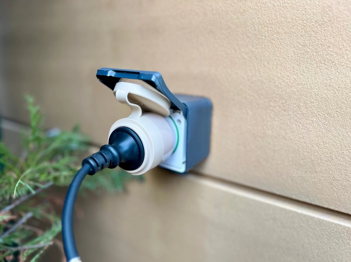Shelly Plug S MTR Gen3 Shelly Plug S MTR Gen3 IP44 12A - gniazdo elektryczne z funkcją ochronną