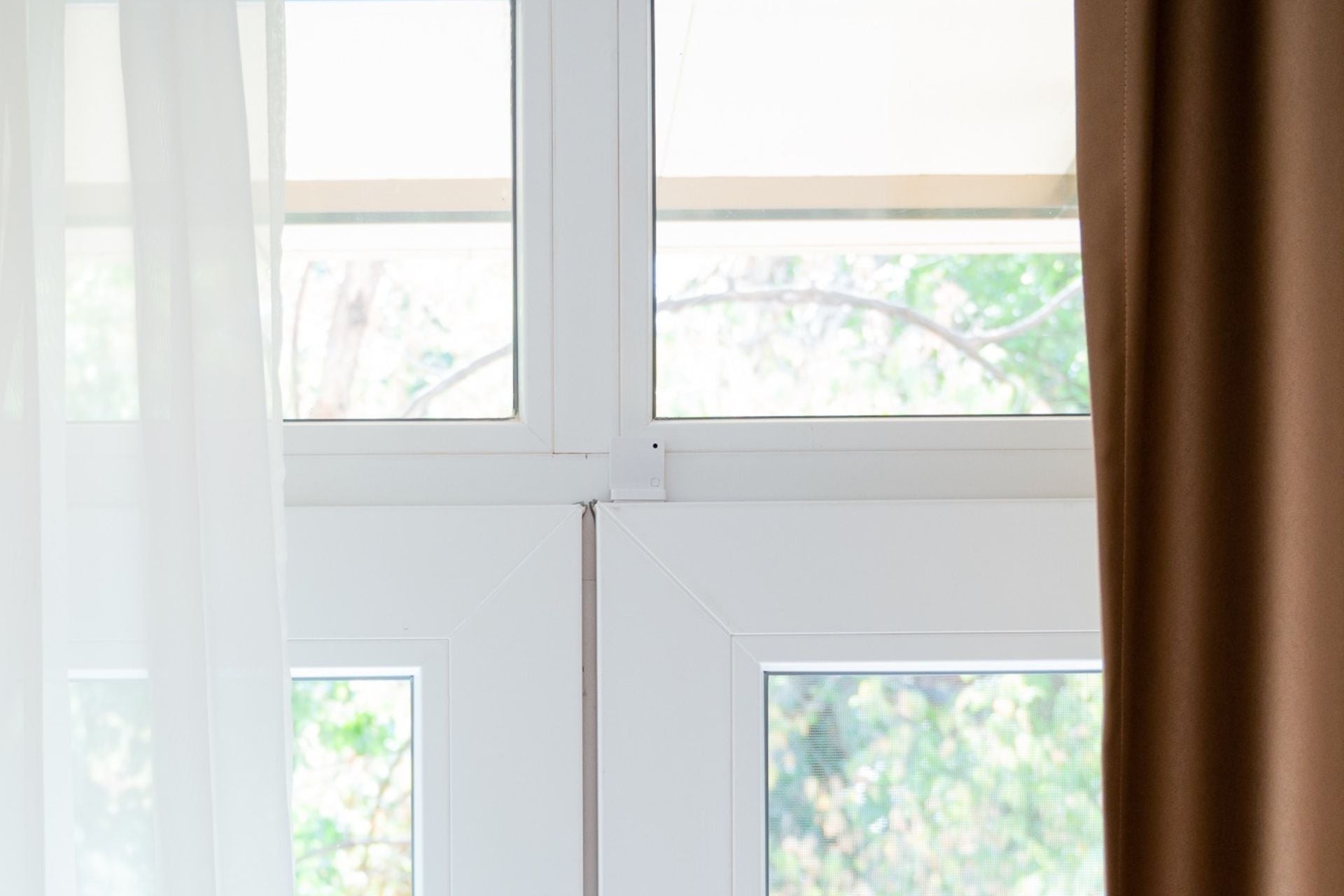 Shelly BLU Door Window ZB czujnik otwarcia Zigbee Bluetooth zamontowany w oknie