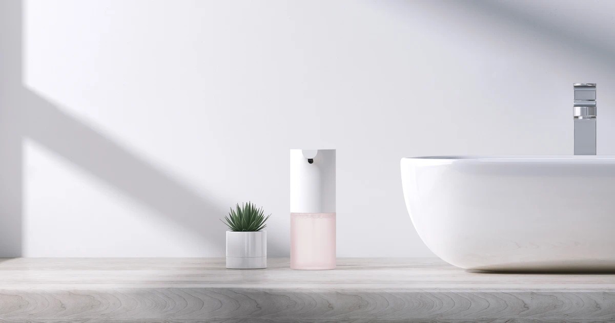 Xiaomi Mi Automatic Foaming Soap Dispenser - biało-różowy dyspensery mydła w minimalistycznej łazience