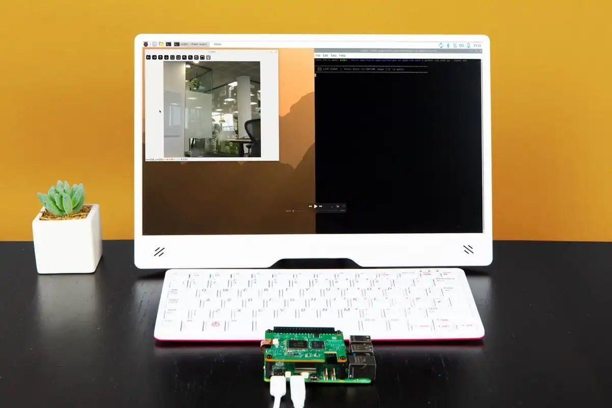 Raspberry Pi AI HAT+ 2 Raspberry Pi AI HAT+ 2 - akcelerator AI dla Raspberry Pi 5, lokalne przetwarzanie danych