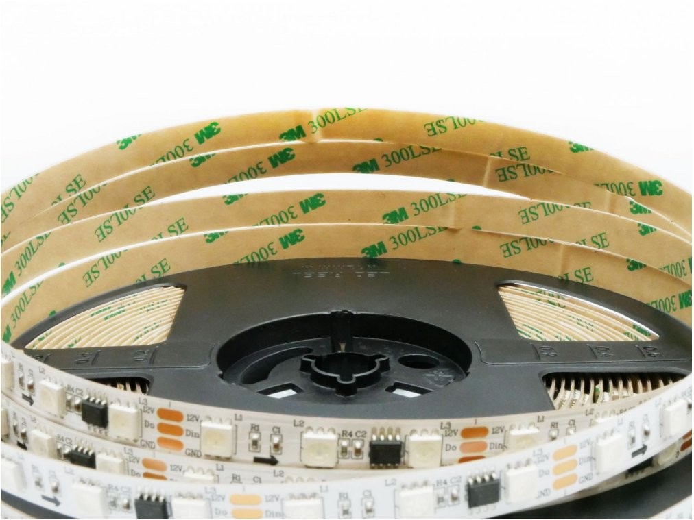Taśma LED cyfrowa RGB 60D/m WS2811 12V, zwinięta na czarnym walcu