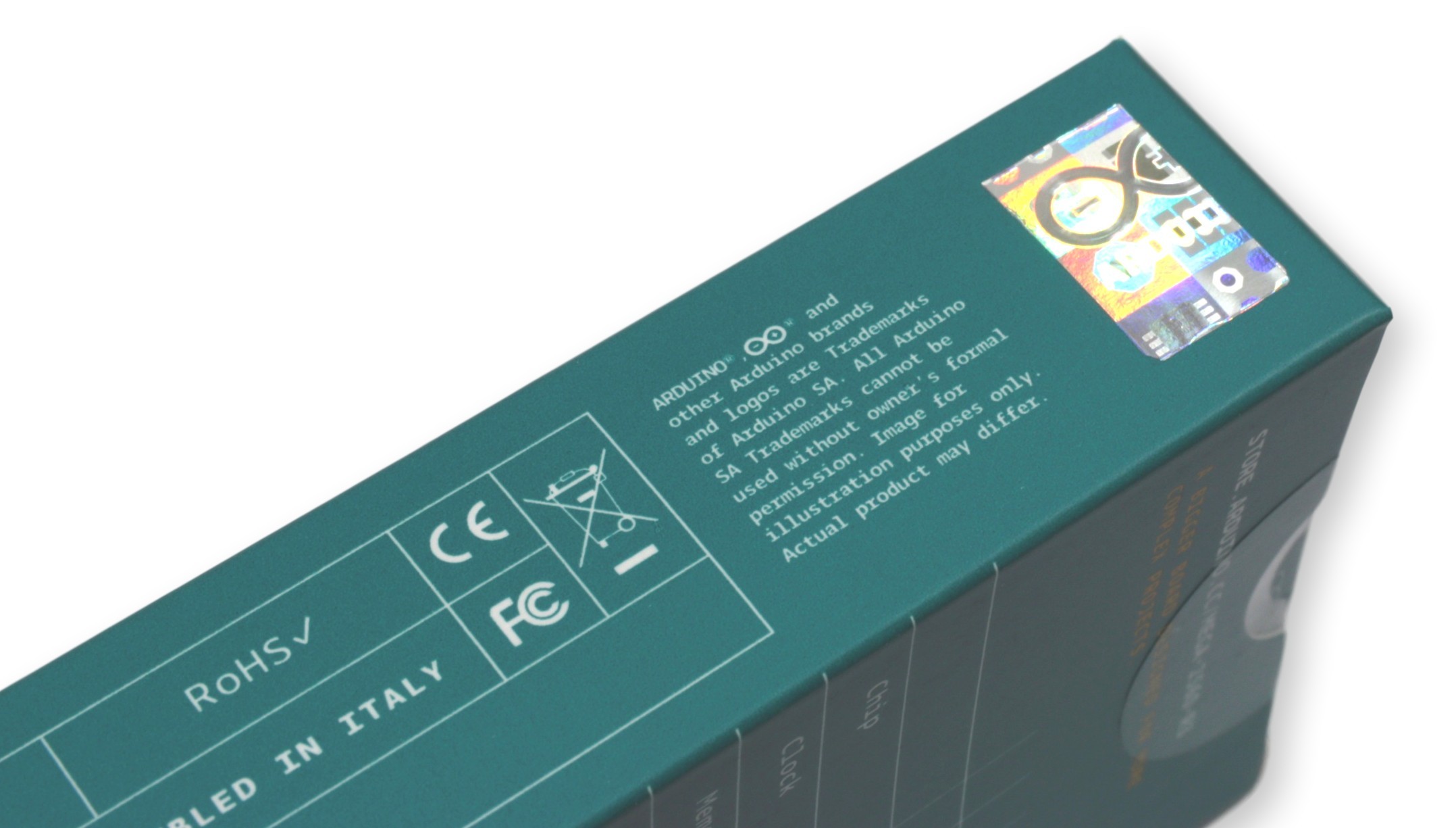 Mikrokontroler Arduino Mega 2560 Rev3 w opakowaniu z widocznymi znakami CE, RoHS, FC oraz hologramem